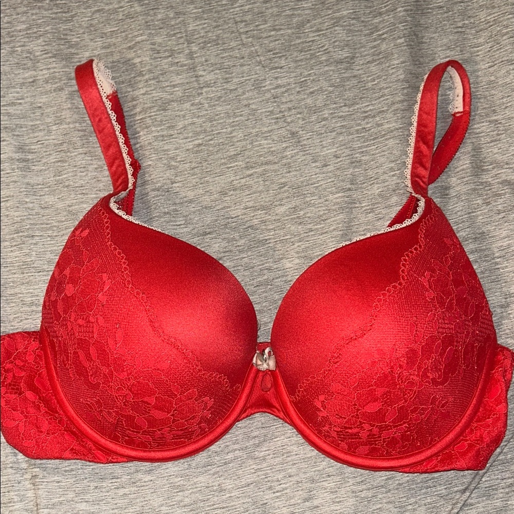 Victoria’s Secret body by Victoria perfect shape Red Lace Push-Up Bra